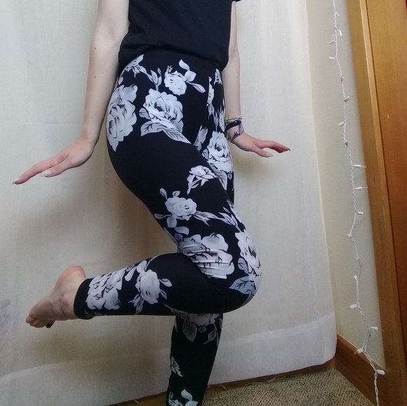 Floral Purple And Black Flower Leggings 